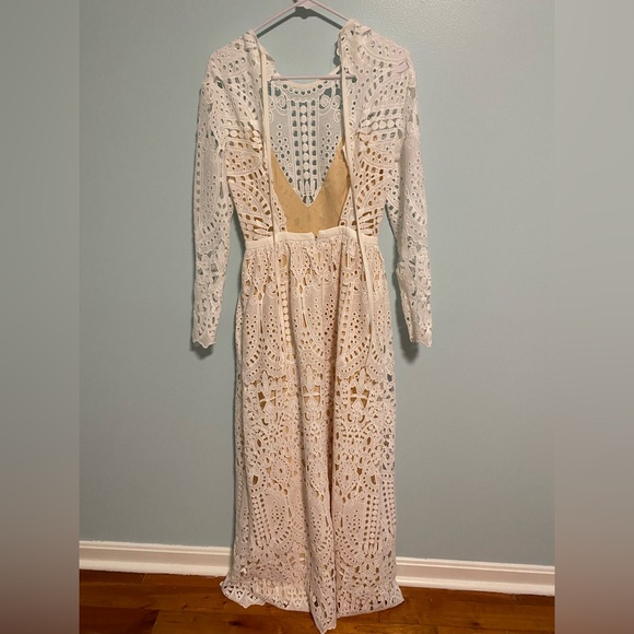 Elegant Lace Midi Dress in Cream - Picture 2 of 4